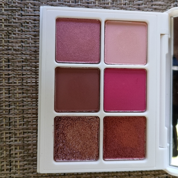 FENTY BEAUTY 4 Snap Shadows Mix & Match Eyeshadow Palette. Shade: 4 Rose. - Picture 4 of 4